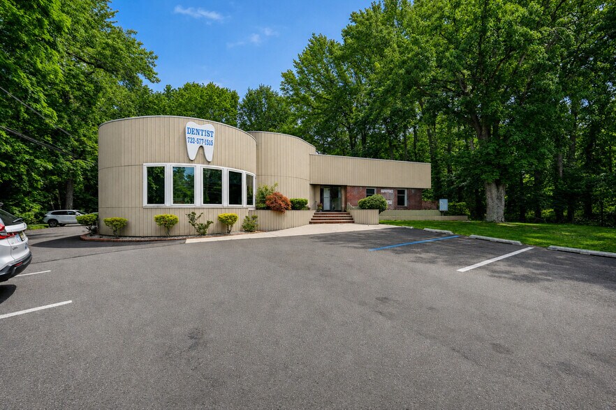 270 Route 9 N, Manalapan Township, NJ à louer - Photo de l’immeuble – Image 2 sur 16