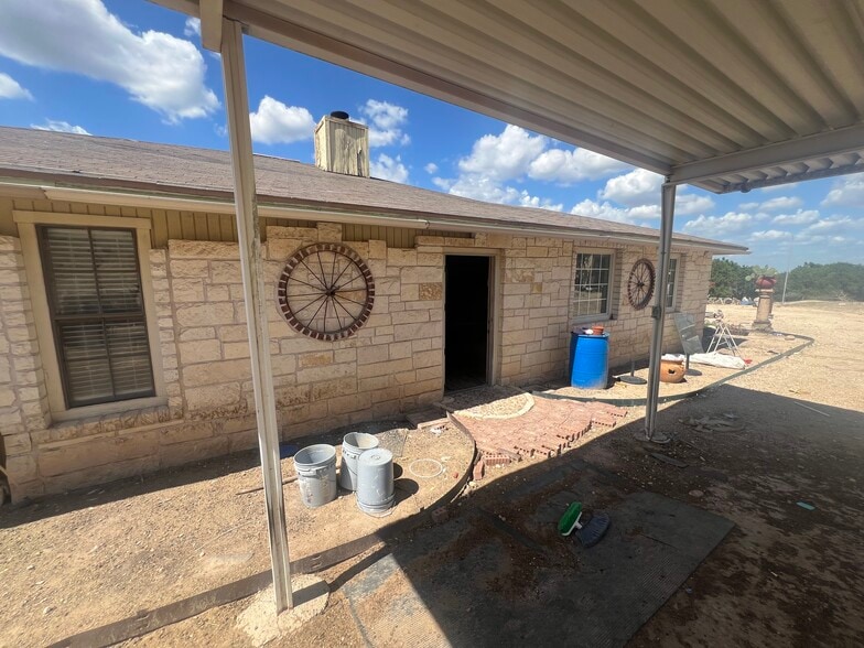 20239 Stillman Valley Rd, Florence, TX à vendre - Photo de l’immeuble – Image 2 sur 15