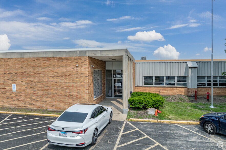 1288 S 7th St, Dekalb, IL à louer - Photo de l’immeuble – Image 3 sur 5