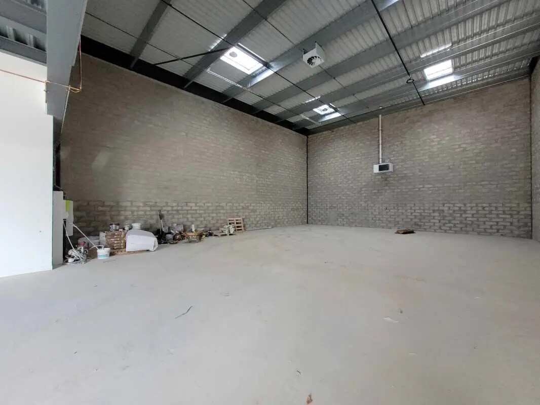 Local d’activités dans Corbeil-Essonnes à louer Photo de l’immeuble– Image 1 sur 6