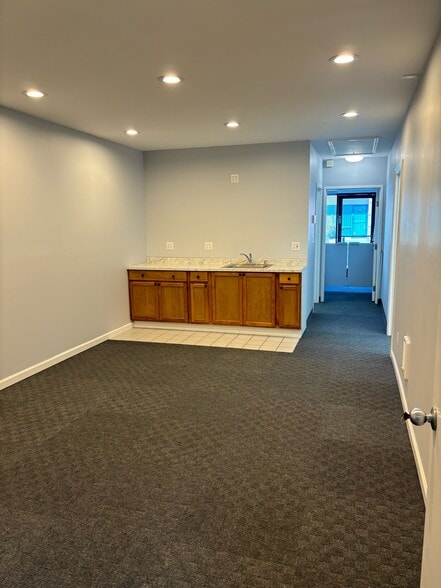 1555 Yosemite Ave, San Francisco, CA à vendre - Photo intérieure – Image 3 sur 4