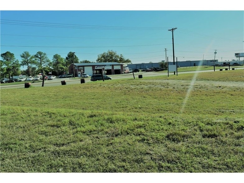 695 McKenzie St, Lewisville, TX à vendre - Autre – Image 2 sur 15