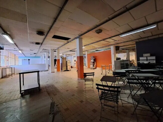 Plus de détails pour Local commercial à vendre