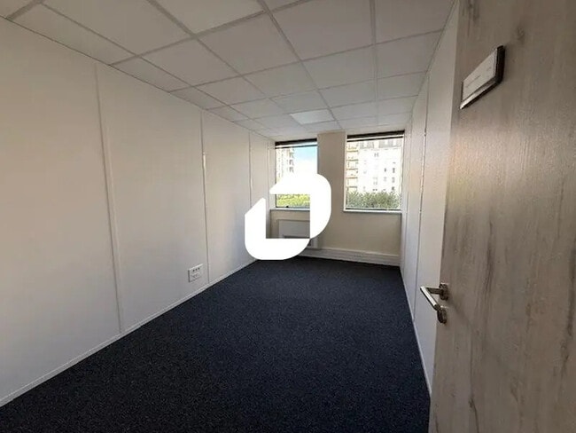 Plus de détails pour 1 Rue De La Croix Des Maheux, Cergy - Bureau à louer