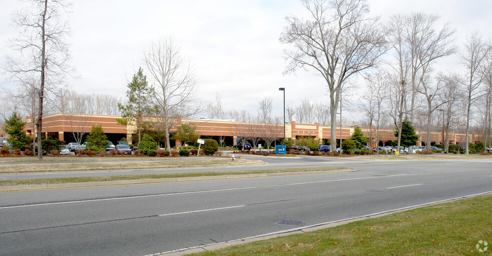400 Butler Farm Rd, Hampton, VA à louer - Photo de l’immeuble – Image 1 sur 13