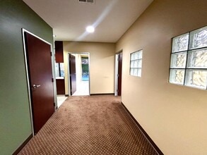 5558 California Ave, Bakersfield, CA à louer Photo intérieure– Image 1 sur 7