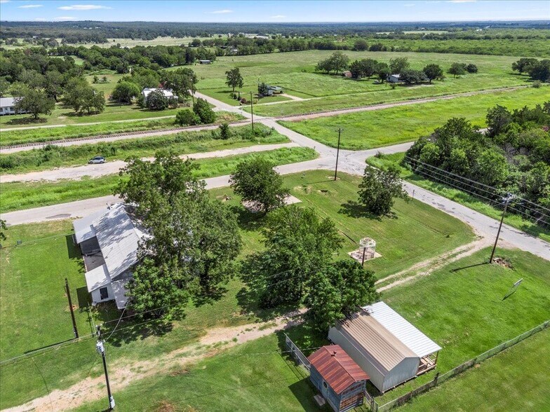 277 Old Highway 20 E, Paige, TX à vendre - Photo de l’immeuble – Image 3 sur 40