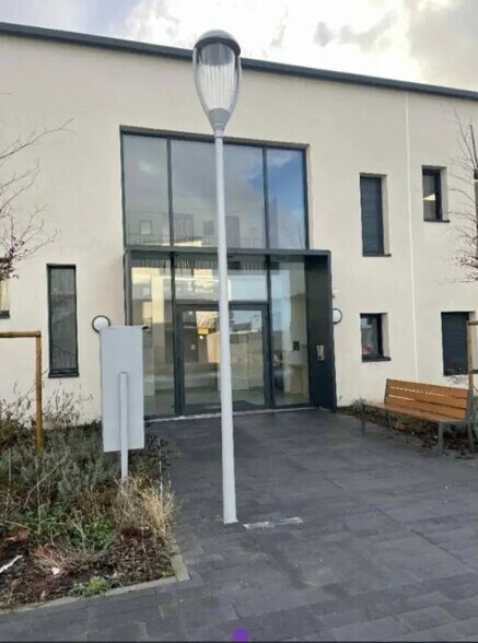 Bureau dans Fagnières à louer - Photo de l’immeuble – Image 2 sur 9