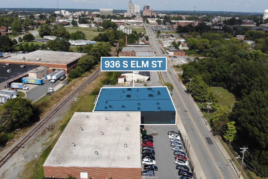 936 S Elm St, Greensboro, NC à louer - Photo de l’immeuble – Image 2 sur 8