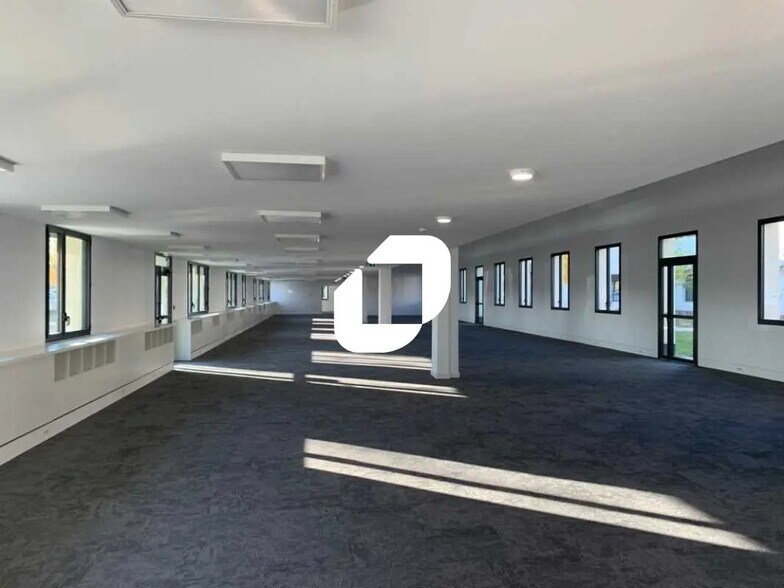 Bureau dans Vénissieux à louer - Photo intérieure – Image 2 sur 14