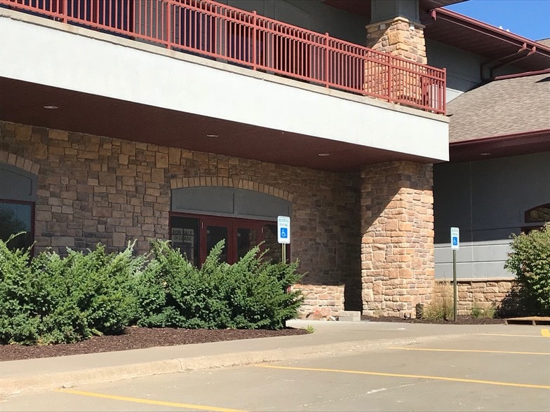 2205 Grantview Dr, Coralville, IA à vendre - Autre – Image 2 sur 56
