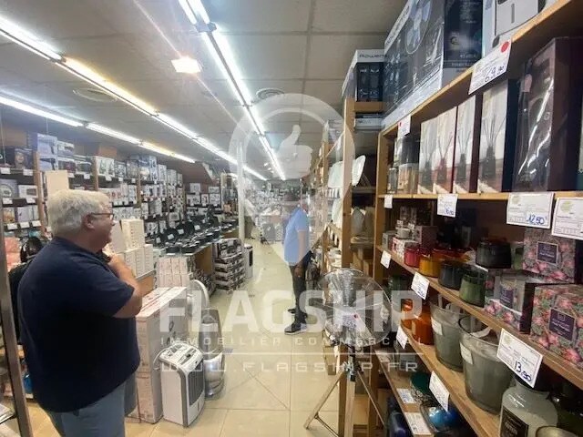 Local commercial dans Paris à louer Photo de l’immeuble– Image 1 sur 10