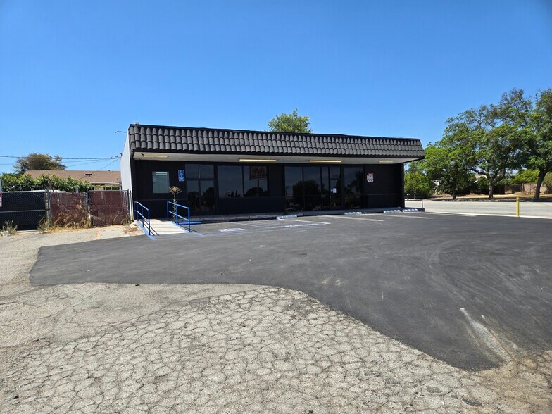 13746 Meyer Rd, Whittier, CA à vendre - Photo de l’immeuble – Image 3 sur 7