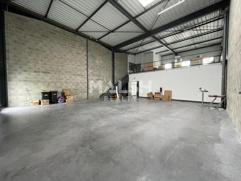459 Rue De L'Industrie, Saint-André-de-Corcy à louer - Photo intérieure – Image 3 sur 12