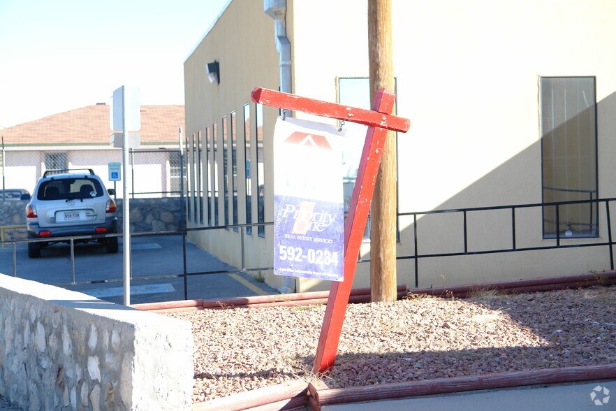 9206 Mccombs St, El Paso, TX à vendre - Photo de l’immeuble – Image 3 sur 20