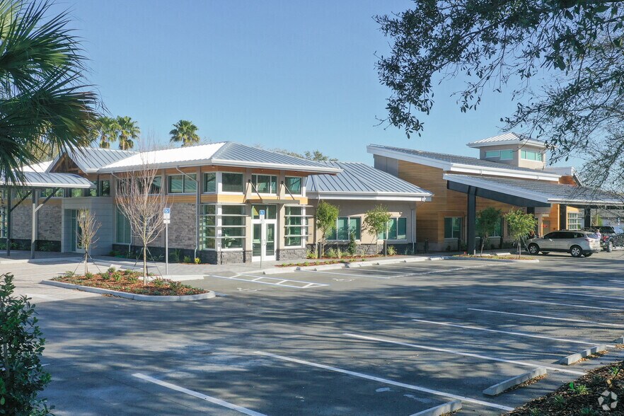 5234 Little Rd, New Port Richey, FL à louer - Photo de l’immeuble – Image 2 sur 16