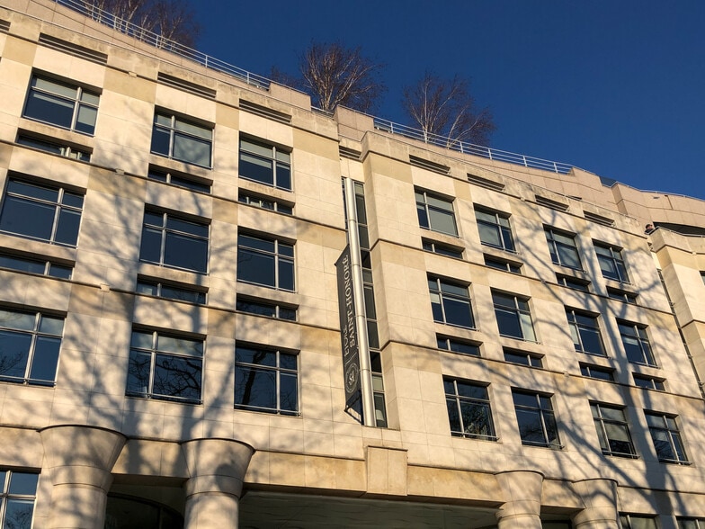 21-25 Rue Balzac, Paris à louer - Photo de l’immeuble – Image 3 sur 16