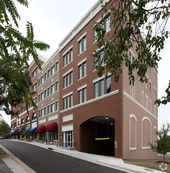404 Hunt St, Durham, NC à louer - Photo de l’immeuble – Image 3 sur 15