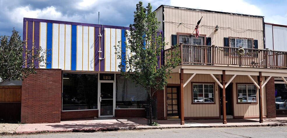 125 Commercial St, Portola, CA à vendre - Photo de l’immeuble – Image 1 sur 7