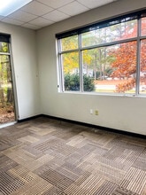 951 Heather Park Dr, Garner, NC à louer Photo de l’immeuble– Image 1 sur 4