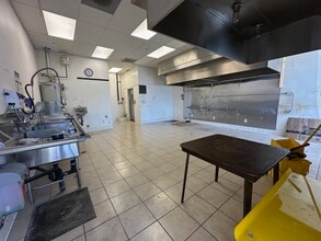 6900 Reseda Blvd, Reseda, CA à louer Photo intérieure– Image 2 sur 5