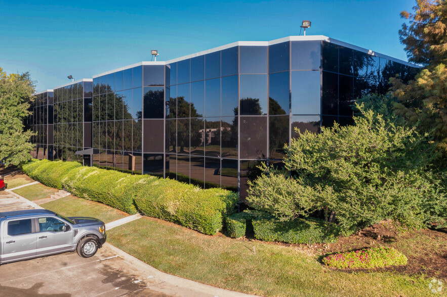 1345 River Bend Dr, Dallas, TX à louer - Photo de l’immeuble – Image 1 sur 9