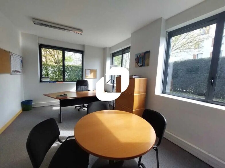 Bureau dans BOIS-D'ARCY à vendre - Photo de l’immeuble – Image 2 sur 11