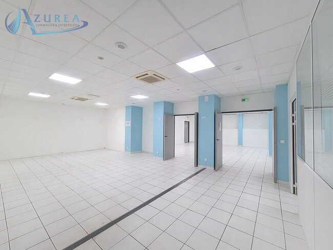 Plus de détails pour Local commercial à vendre