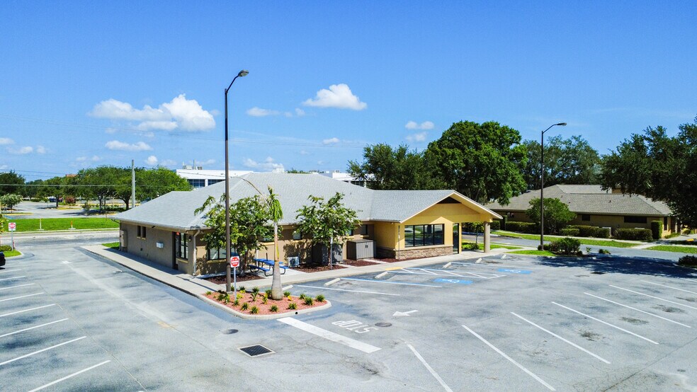 1729 Lakeland Hills Blvd, Lakeland, FL à vendre - Photo de l’immeuble – Image 1 sur 36