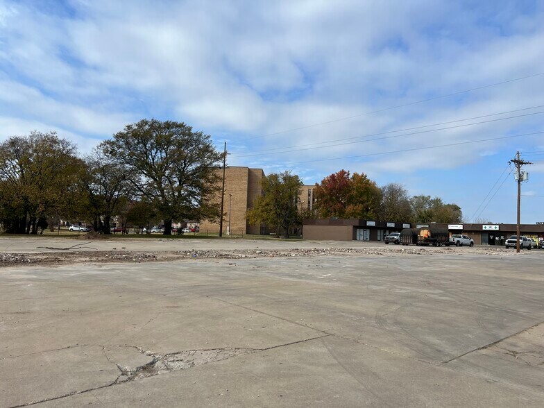 6622 S Peoria Ave, Tulsa, OK à vendre - Photo de l’immeuble – Image 2 sur 5