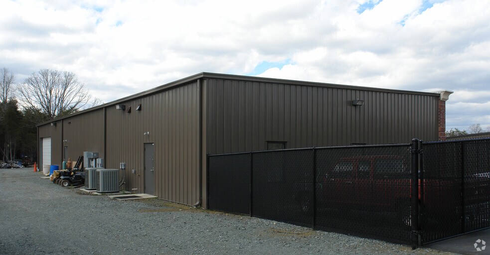 2012 Anthony Rd, Burlington, NC à louer - Photo de l’immeuble – Image 2 sur 2