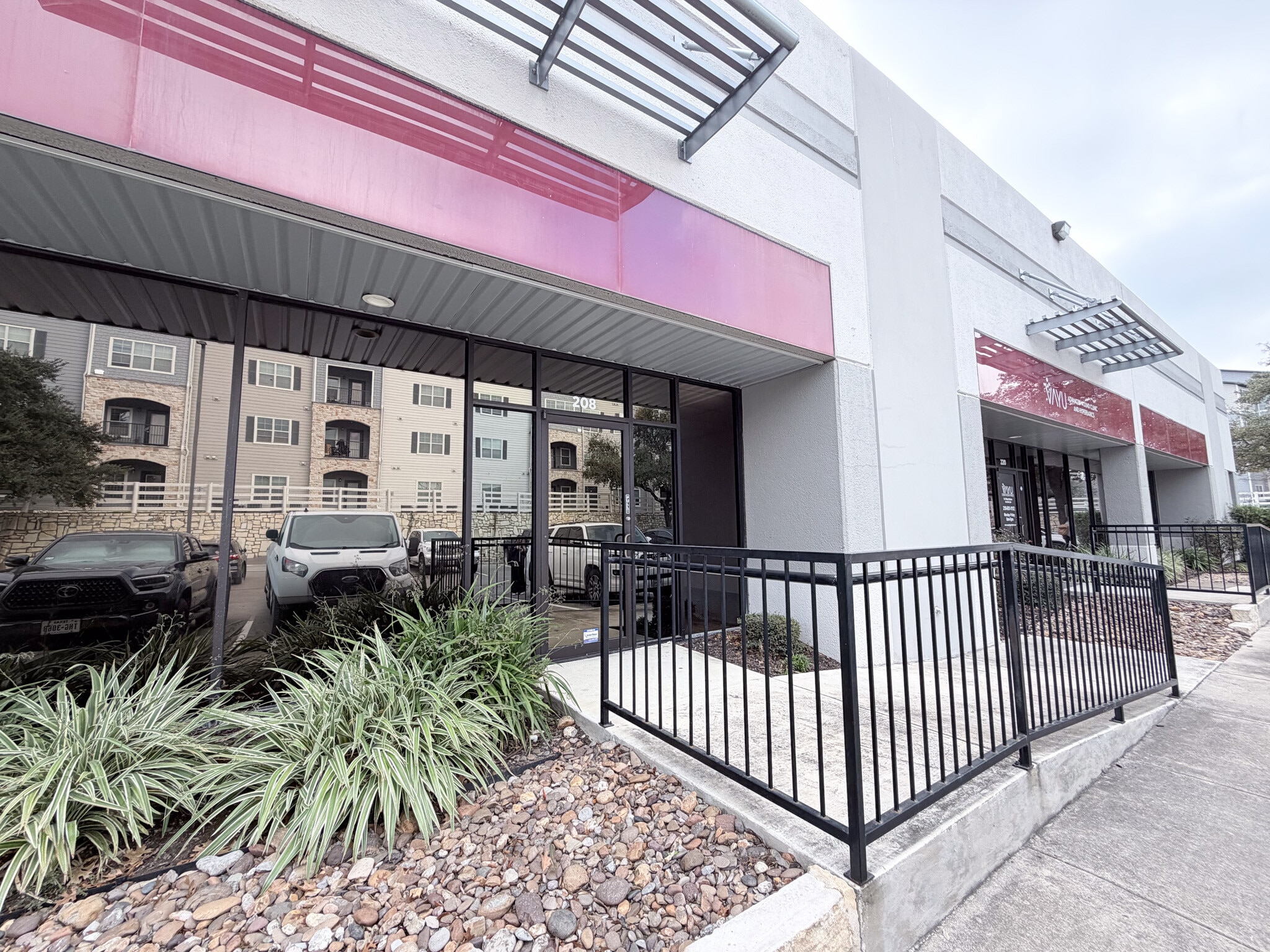 8666 Huebner Rd, San Antonio, TX à louer Photo de l’immeuble– Image 1 sur 9