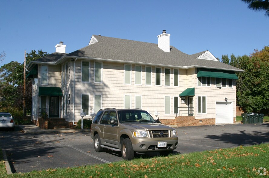 113 Holly Cres, Virginia Beach, VA à louer - Photo de l’immeuble – Image 2 sur 3