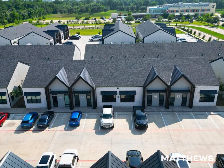 1325 Main St, Katy, TX à louer - Photo de l’immeuble – Image 2 sur 3