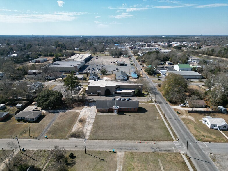 702 E Church St, Atmore, AL à vendre - Photo de l’immeuble – Image 3 sur 27