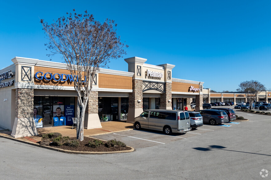6500-6550 Quince Rd, Memphis, TN à louer - Photo de l’immeuble – Image 1 sur 14