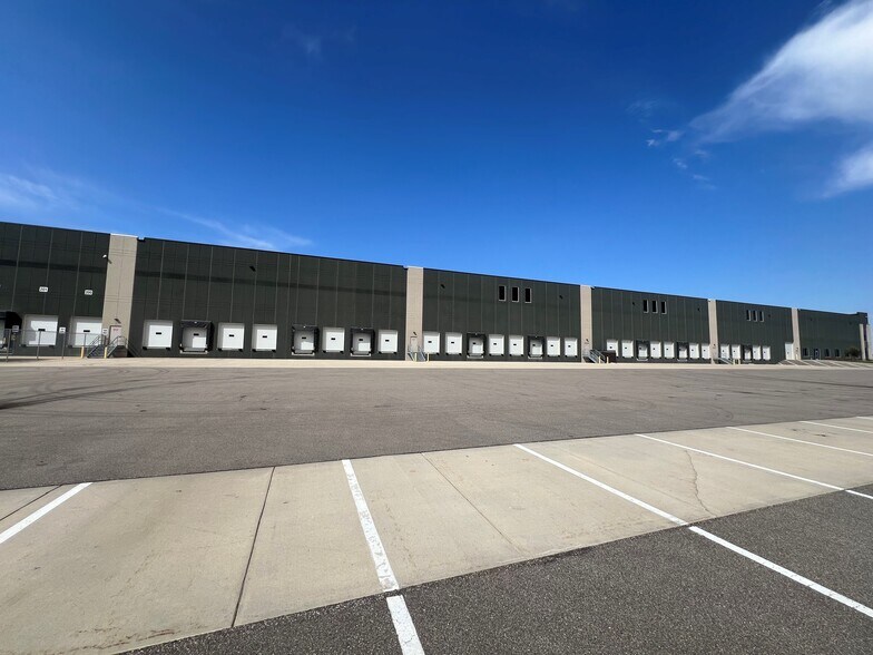 7400 Hentges Way, Shakopee, MN à louer - Photo de l’immeuble – Image 3 sur 12