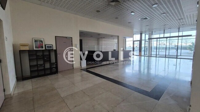 Plus de détails pour Bureau, Local d'activités à louer