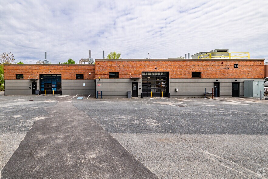 154 Calvary St, Waltham, MA à louer - Photo de l’immeuble – Image 2 sur 20