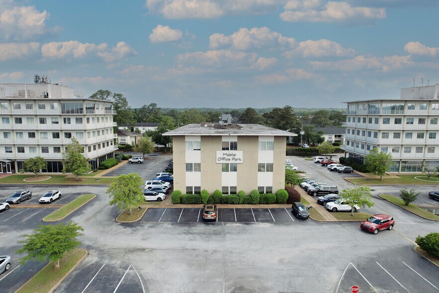3929 Airport Blvd, Mobile, AL à vendre - Photo de l’immeuble – Image 1 sur 7
