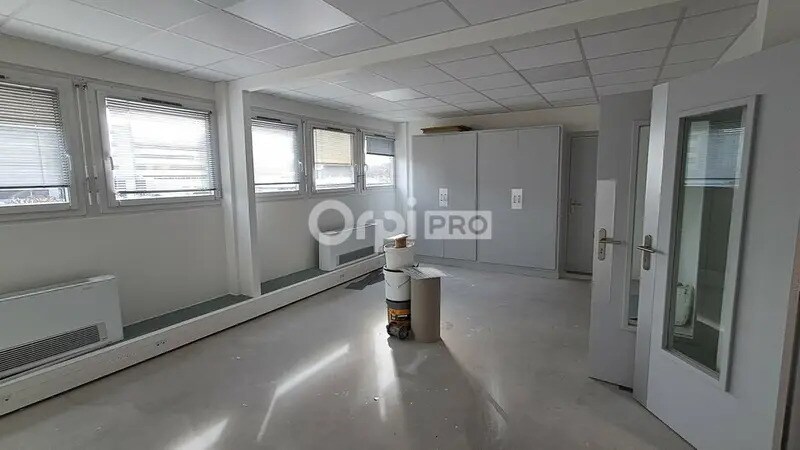 Bureau dans Pau à louer - Photo de l’immeuble – Image 2 sur 27