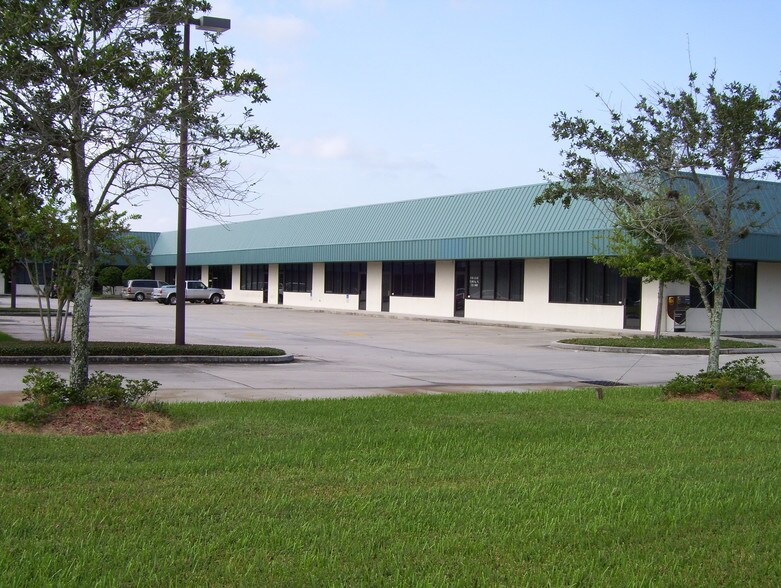 571 Haverty Ct, Rockledge, FL à louer - Photo de l’immeuble – Image 2 sur 4