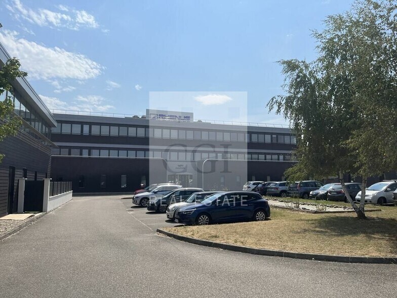 80 Rue Condorcet, Vaulx-Milieu à louer - Photo de l’immeuble – Image 1 sur 12