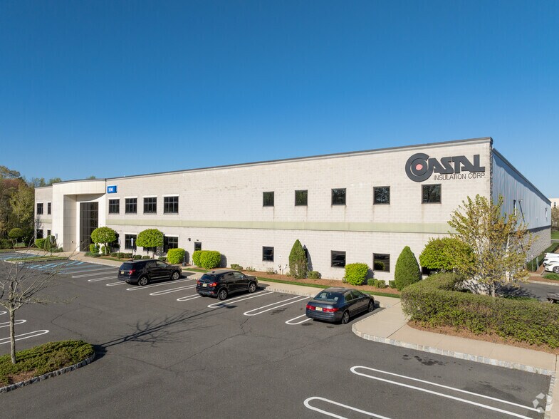 100 Lake Dr, East Windsor, NJ à louer - Photo de l’immeuble – Image 3 sur 6