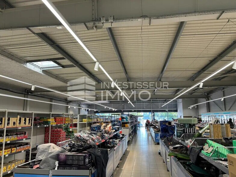 Local commercial dans Corbeil-Essonnes à louer - Photo de l’immeuble – Image 3 sur 7