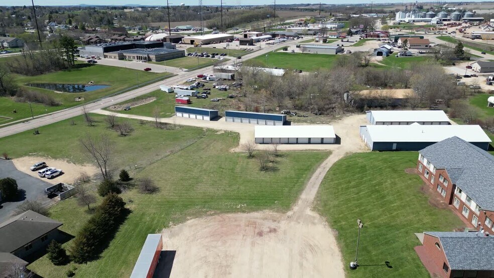 1300 N Johns St, Dodgeville, WI à vendre - Vidéo aérienne – Image 2 sur 7