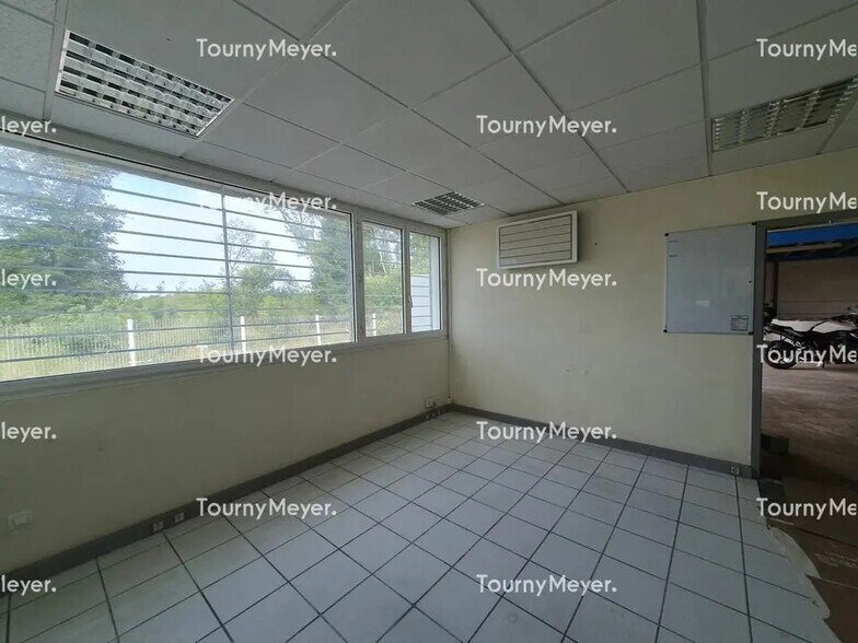 Local d’activités dans Camblanes-et-Meynac à louer - Photo de l’immeuble – Image 1 sur 7