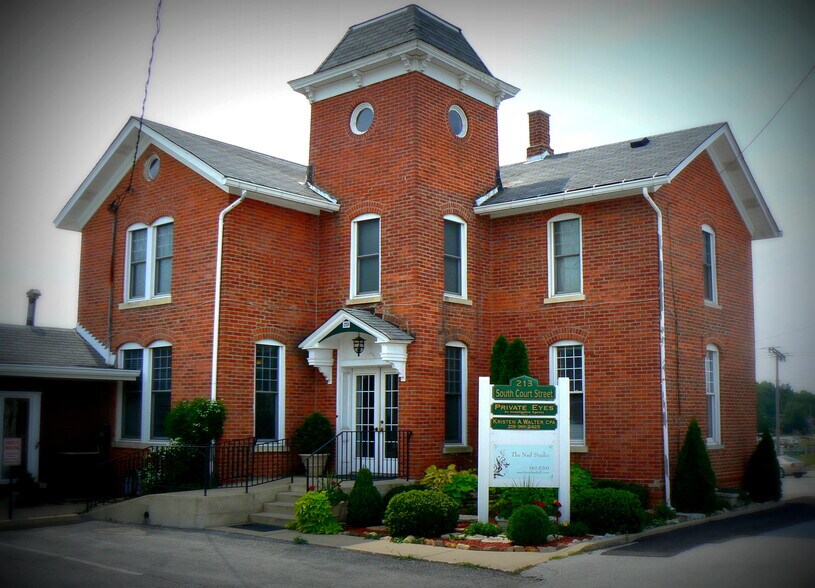 213 S Court St, Crown Point, IN à louer - Photo de l’immeuble – Image 1 sur 1