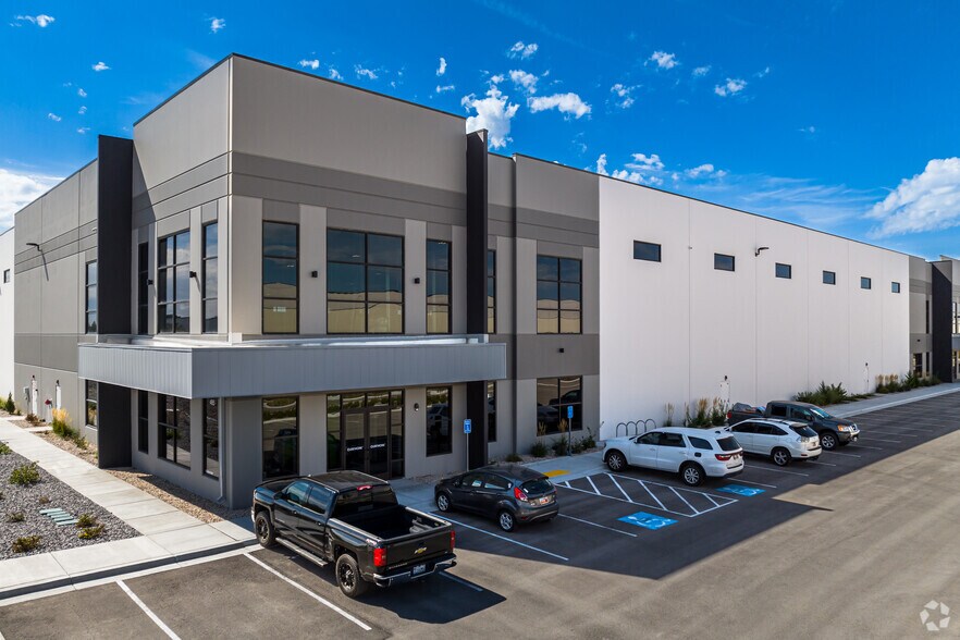 485 N Jimmy Doolittle Rd, Salt Lake City, UT à louer - Photo de l’immeuble – Image 1 sur 26