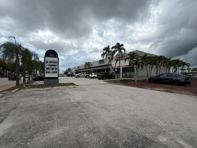 447 Cape Coral Pky E, Cape Coral, FL à louer - Photo de l’immeuble – Image 2 sur 13